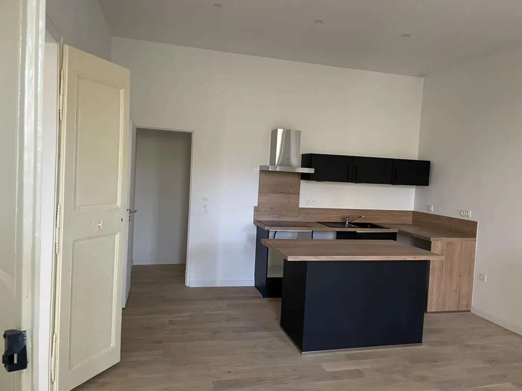 Cucina - City Centre Apartment with Professional Use in Uzès