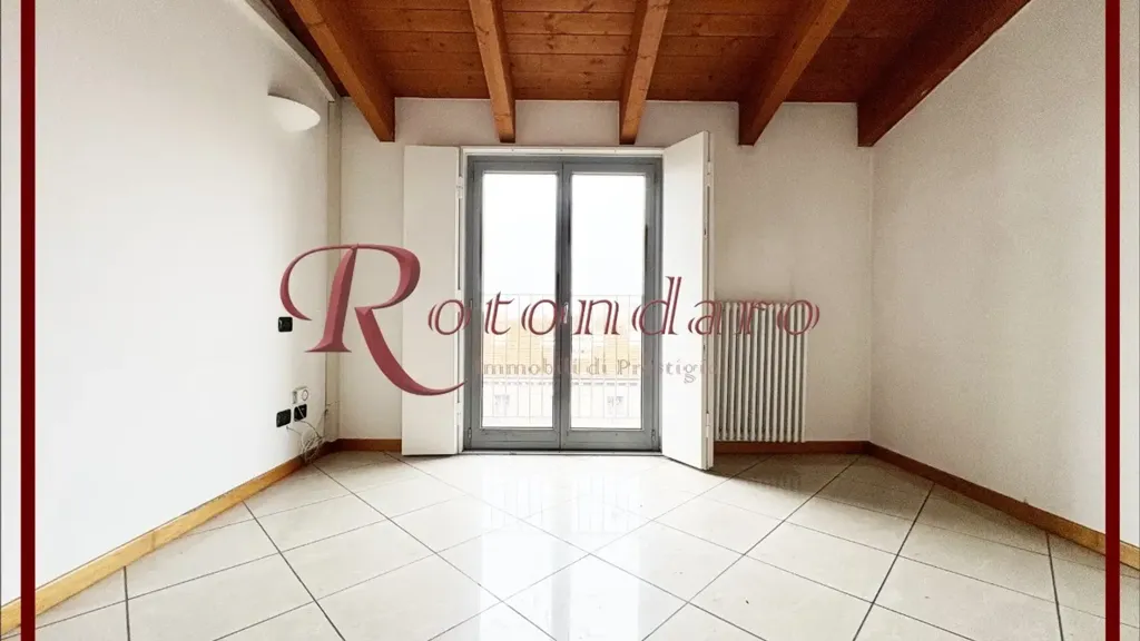 Pièces - Mansarded Flat with Balcony in Milan