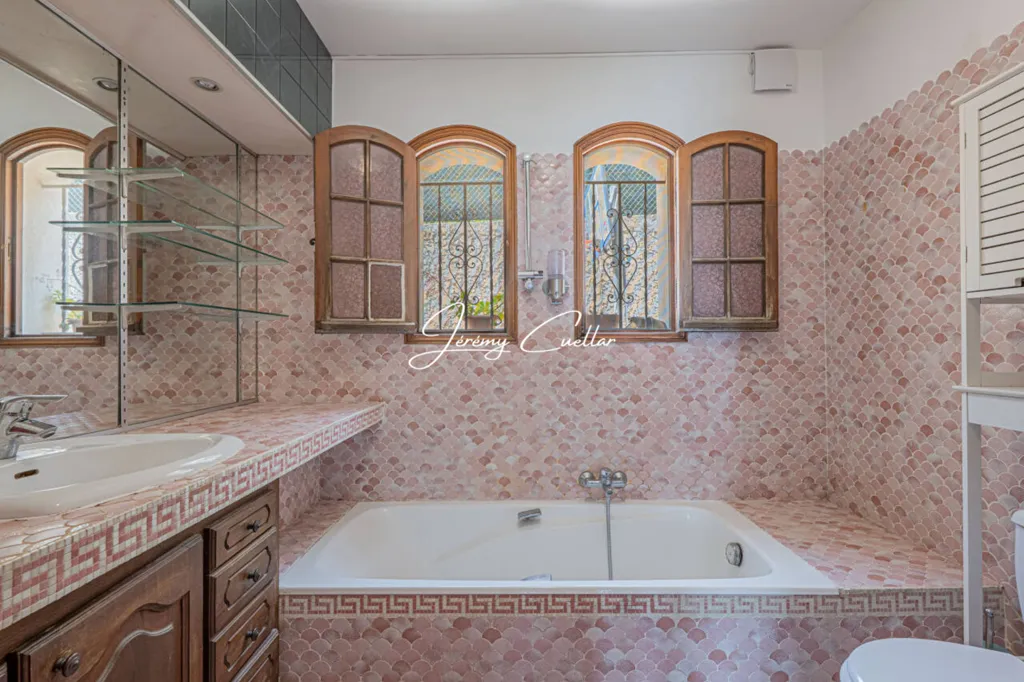 Salles de bain - Duplex avec Terrasse Panoramique à Saint-Laurent-du-Var