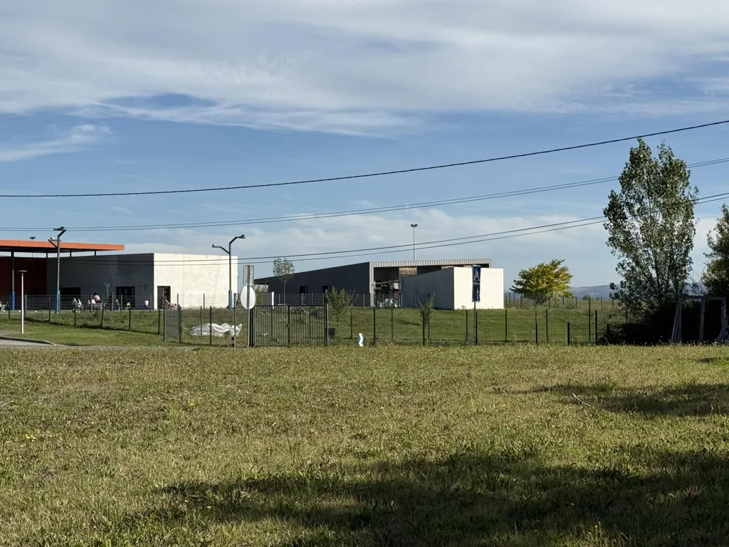 Jardin - Terrain Constructible avec Vue Ouest à Blaye les Mines