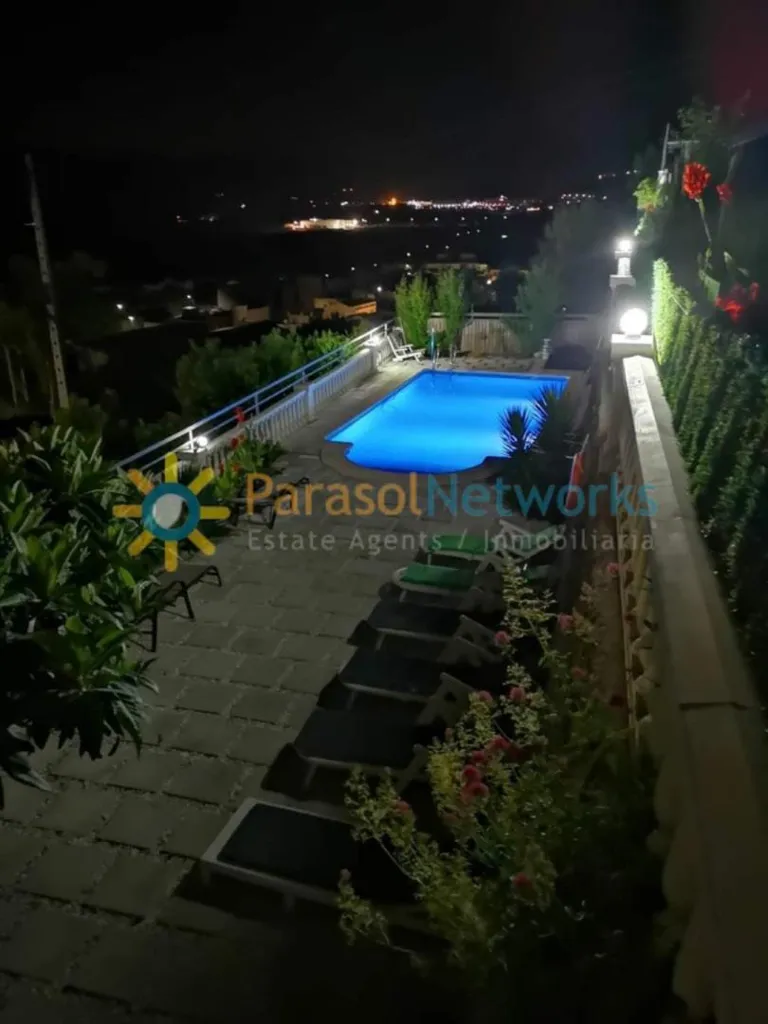 Bassein - Detached Villa with Pool in Ador