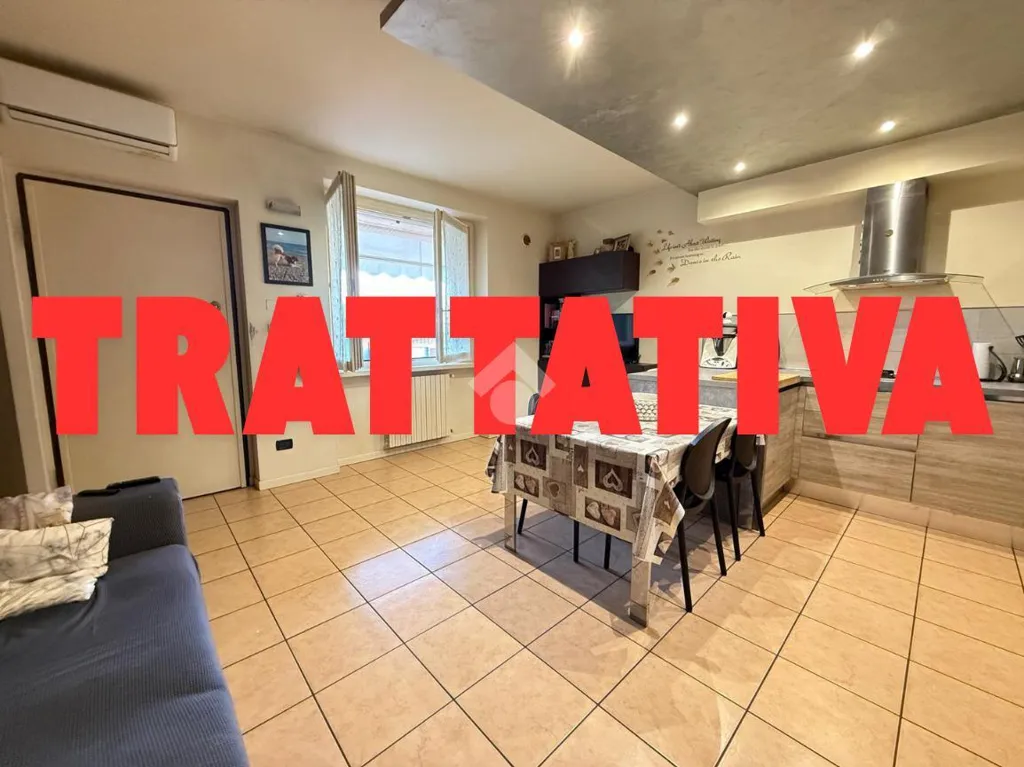 Salle à manger - Modern Apartment with Balcony in Capriolo
