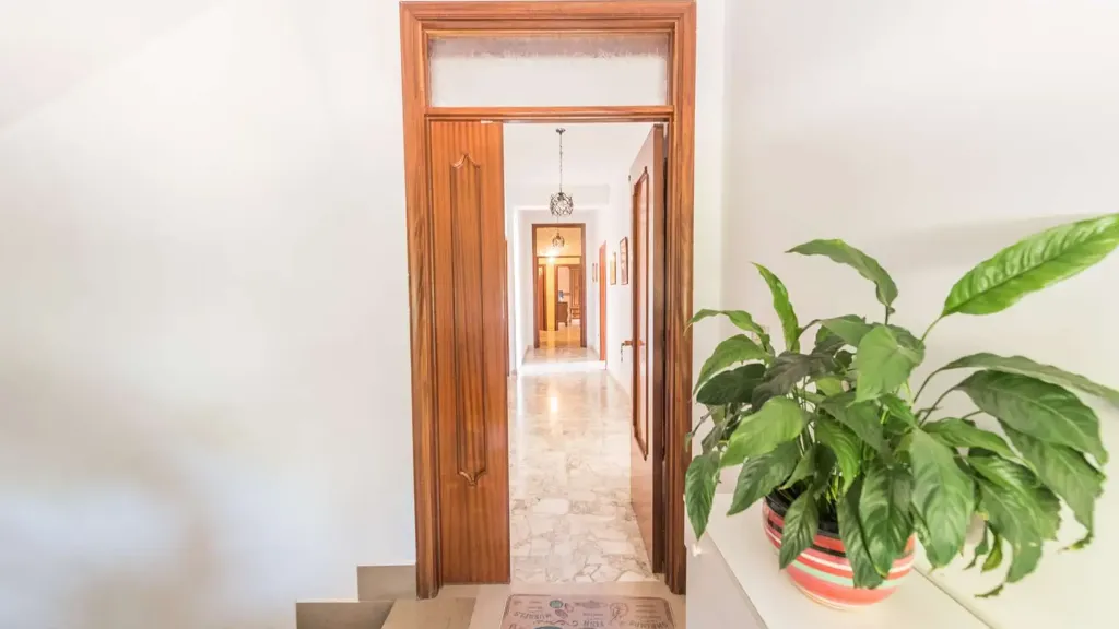 hallway_entrance