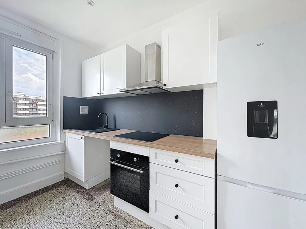 Kitchen - Renovated 3-Bed Flat with Balcony in Nancy