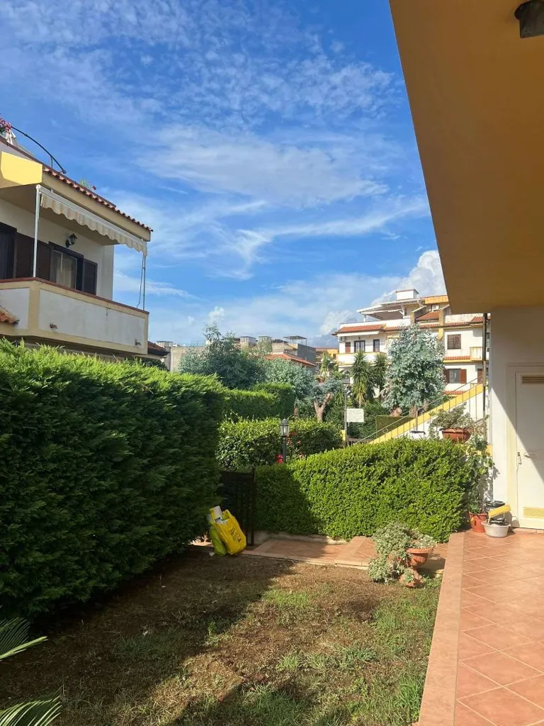 Aed - Apartment with Garden in Scalea