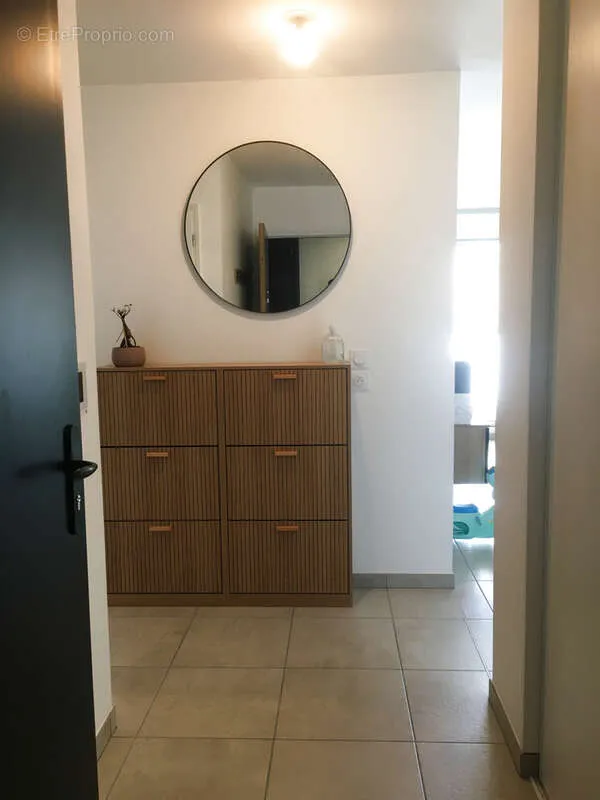Entrée - Appartement 3 Pièces avec Terrasse à l'Ouest
