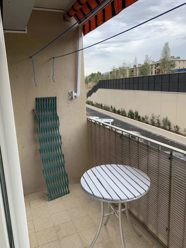 Rõdu - Furnished Apartment with Balcony in Marseille