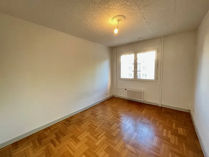 Toad - 3-Bedroom Flat with Balcony in Saint-Étienne