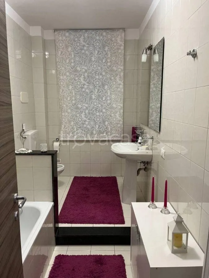 Salles de bain - Rearranged Apartment with Balcony in Aversa