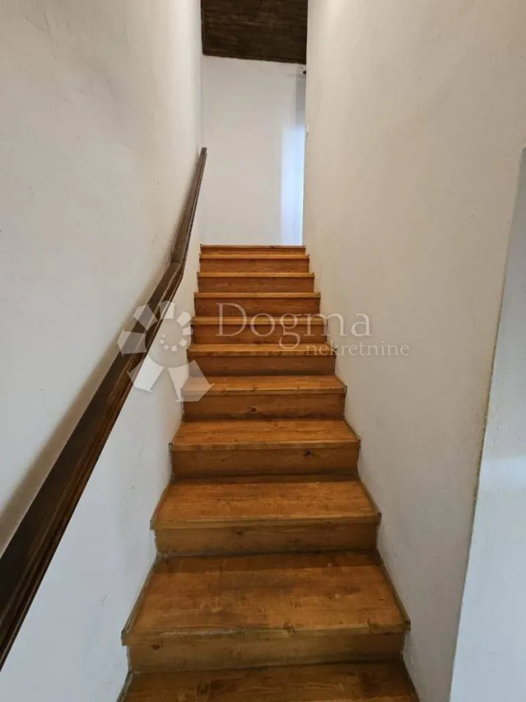 Toad - Terraced House with Balcony in Oprtalj