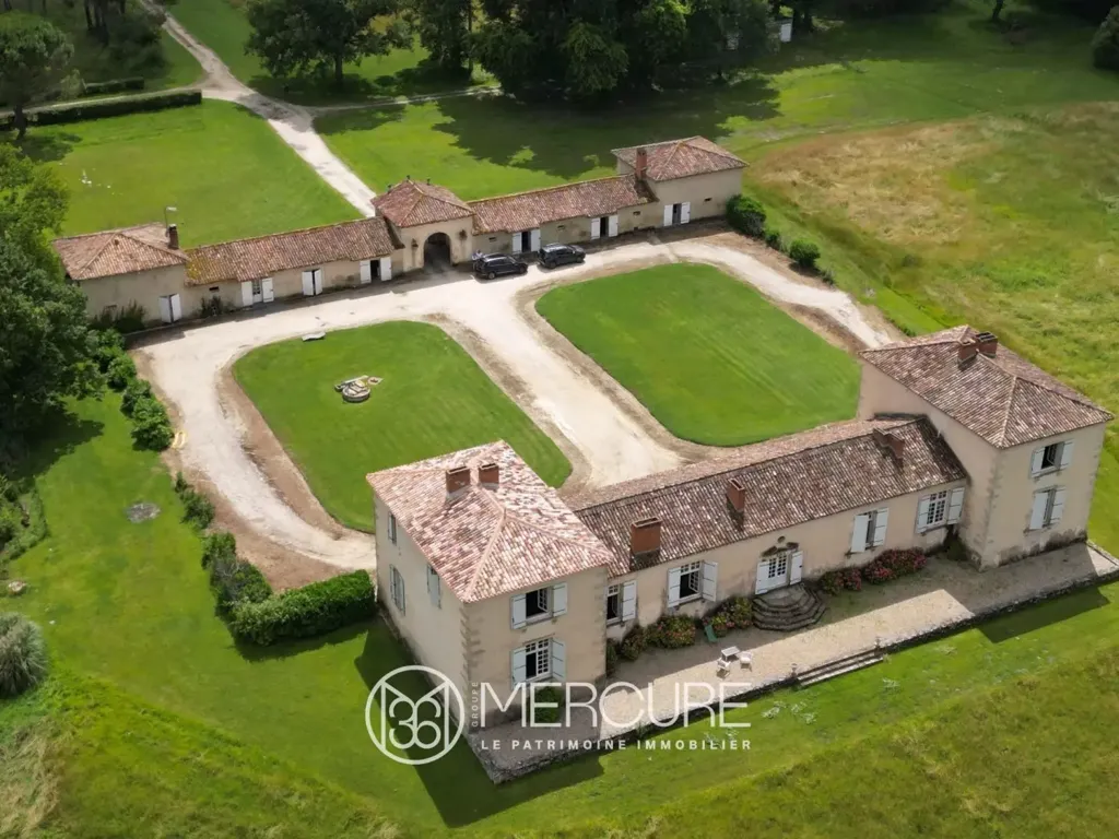 Vista aerea - Historic Chartreuse with Courtyard in South Gironde