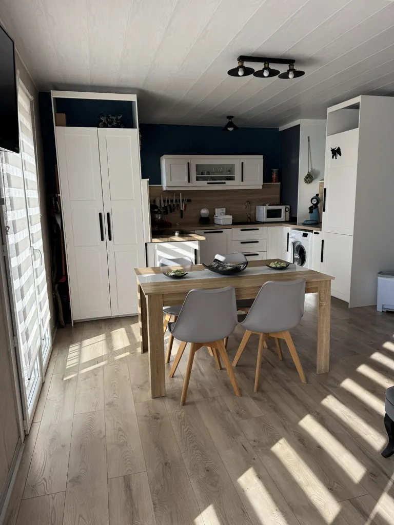 Köök - Renovated 2-Bed Flat with Balcony in Grau-du-Roi