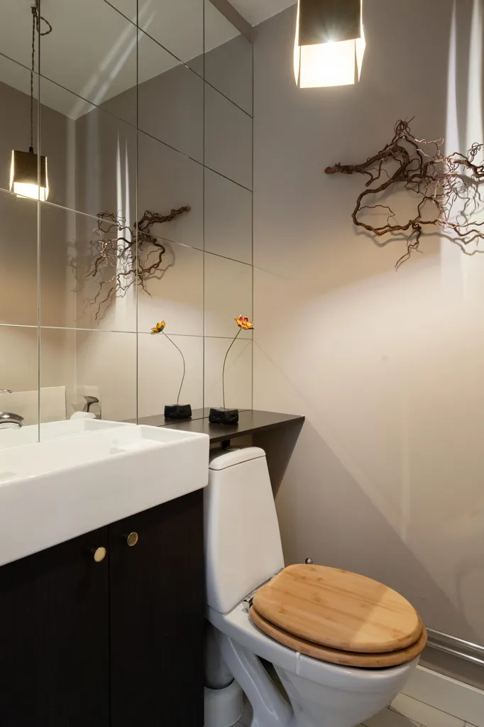 Salles de bain - Apartment with Balcony in Liseberg, Älvsjö