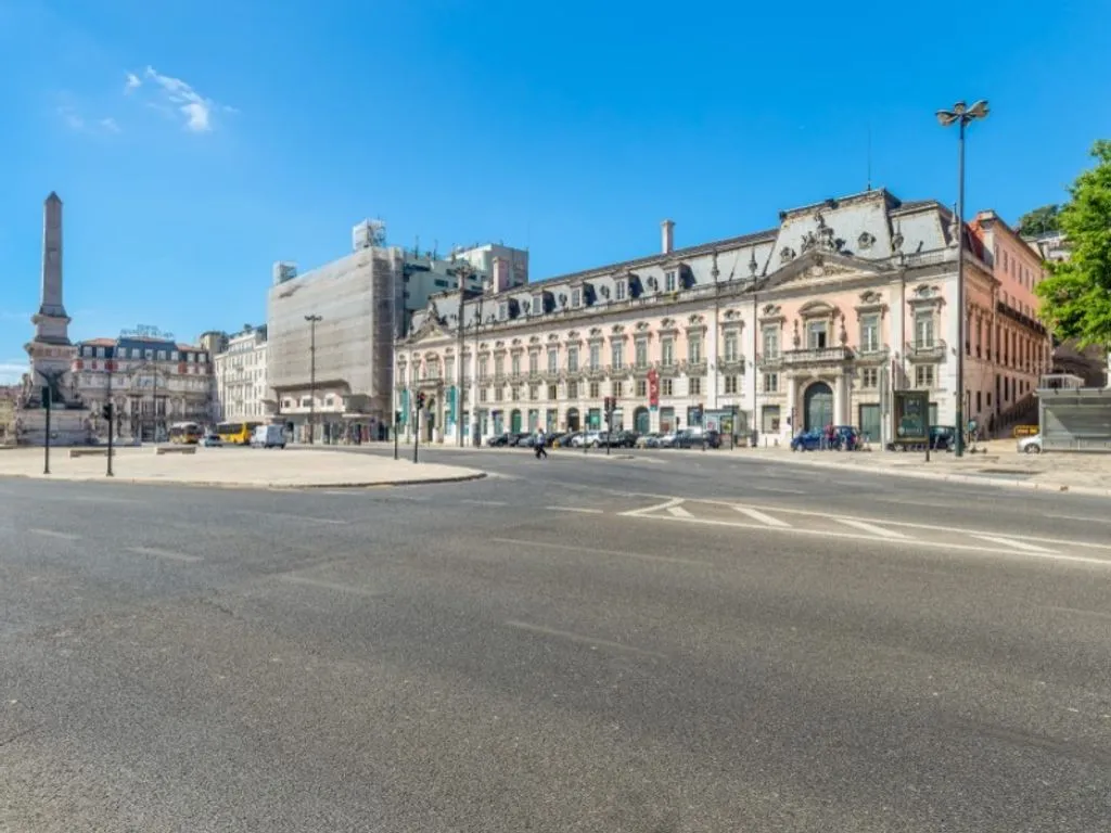 Luxury Apartment with Balcony in Central Lisbon