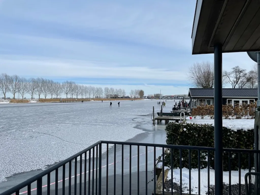Terrass - Floating House with Private Dock in IJsselmuiden