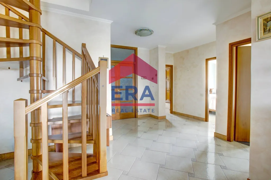 Pièces - Villa with 4.5-Hectare Park in Ardea