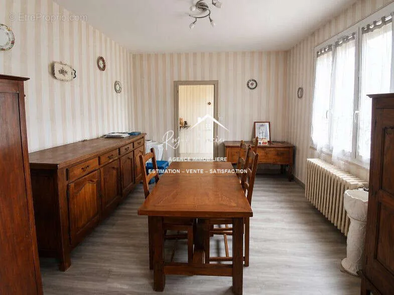 Sala da pranzo - House with Garden View in Ligueil