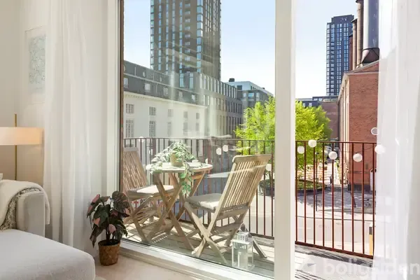 Rõdu - Corner Flat with Abundant Light in Copenhagen V