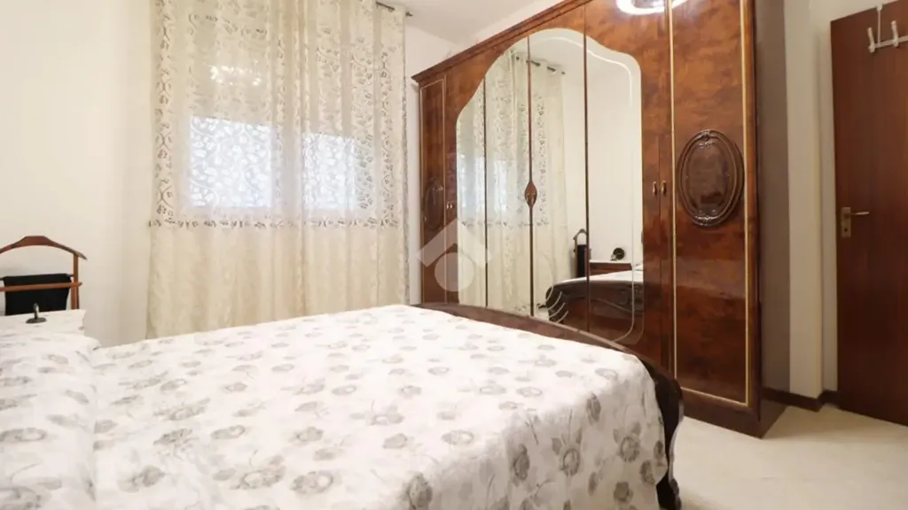 Camere da letto - Rear-Facing Apartment with Balcony in Mantua