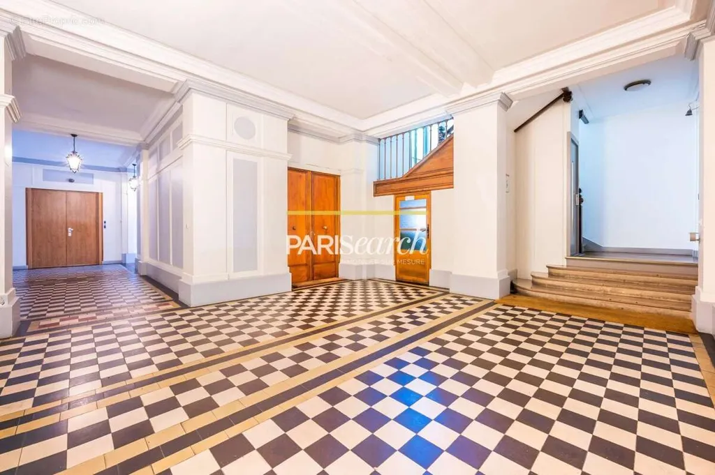 Hallway - Apartment with Balcony in Historic Marais