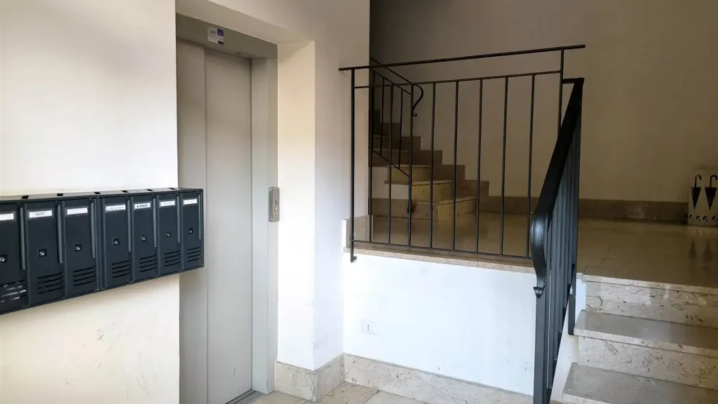 Entrée - Ground Floor Apartment with Balcony in Messina