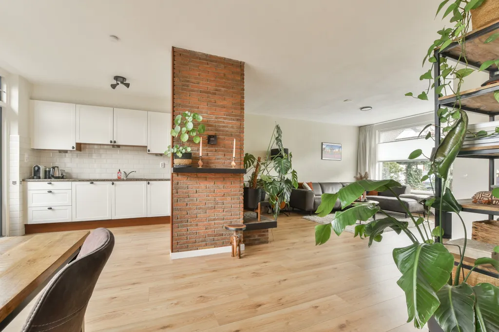 Dining Room - Five-Bedroom Apartment with Garden in Utrecht