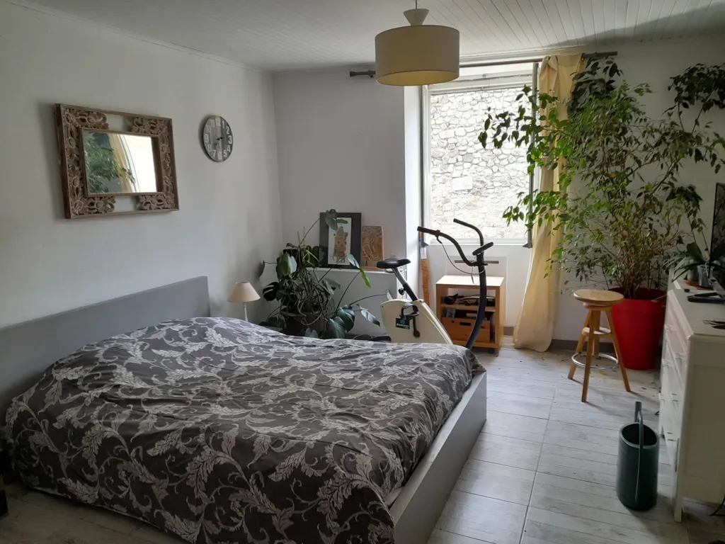 Chambres - Maison de 7 Pièces avec Terrasse Panoramique à Die