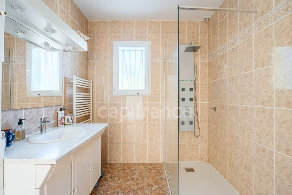 Salles de bain - Maison avec Piscine et Vue Mer à La Ciotat