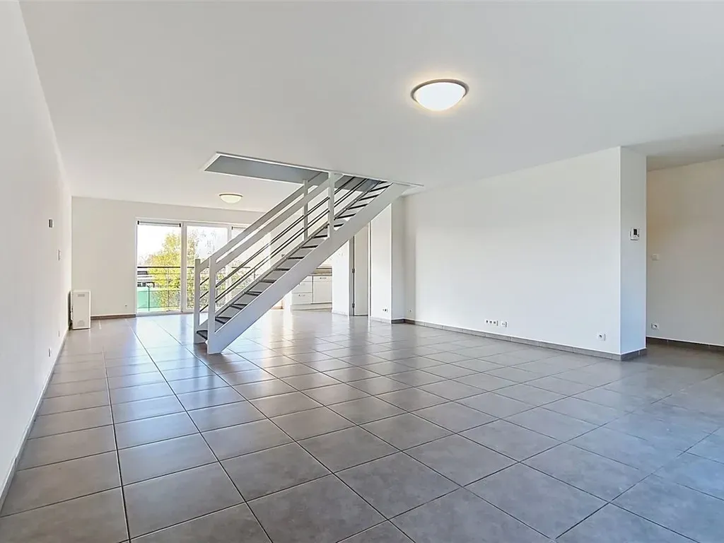 Séjour - Duplex 3 Chambres avec Balcon à Mons