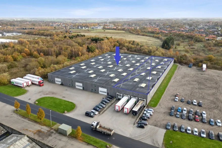 Luftaufnahme - Warehouse with High Ceiling in Kjellerup
