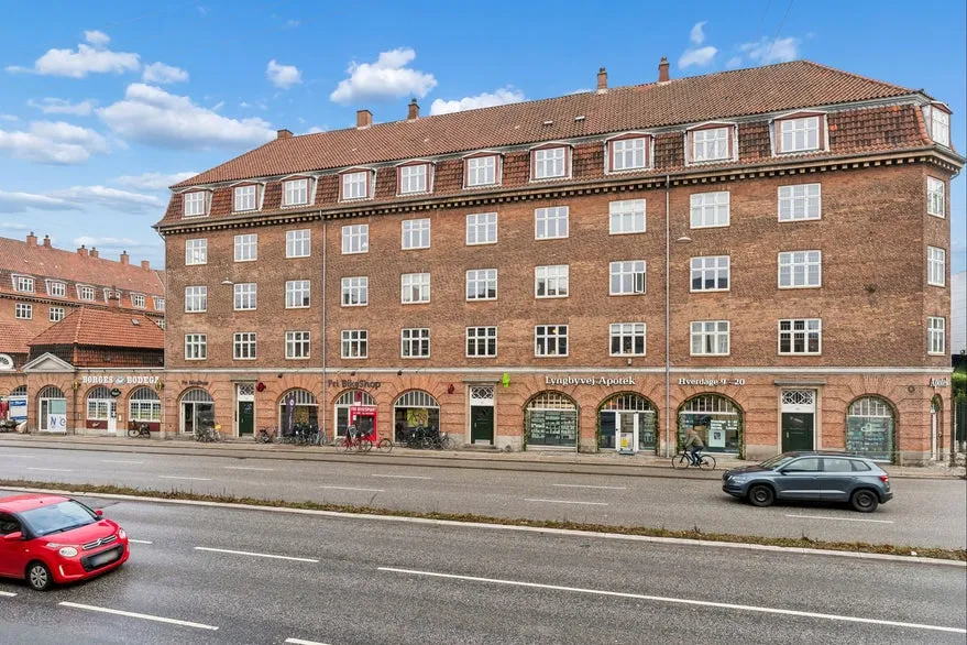 Extérieur - High-Visibility Retail Unit with Workshop in Lyngbyvej
