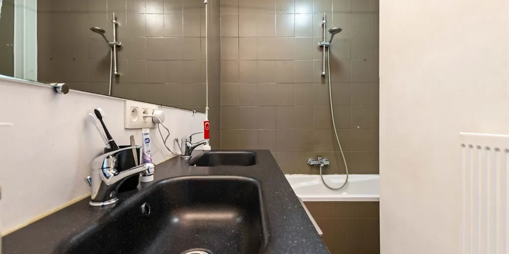 Vannitoad - Renovated Apartment with Garage in Ekeren