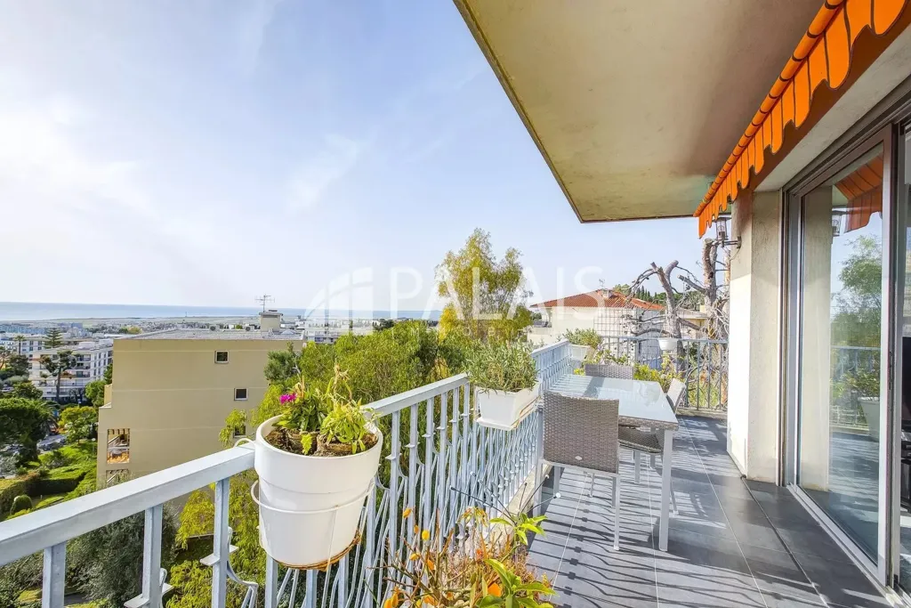 Rõdu - Apartment with Sea View in Nice Ouest