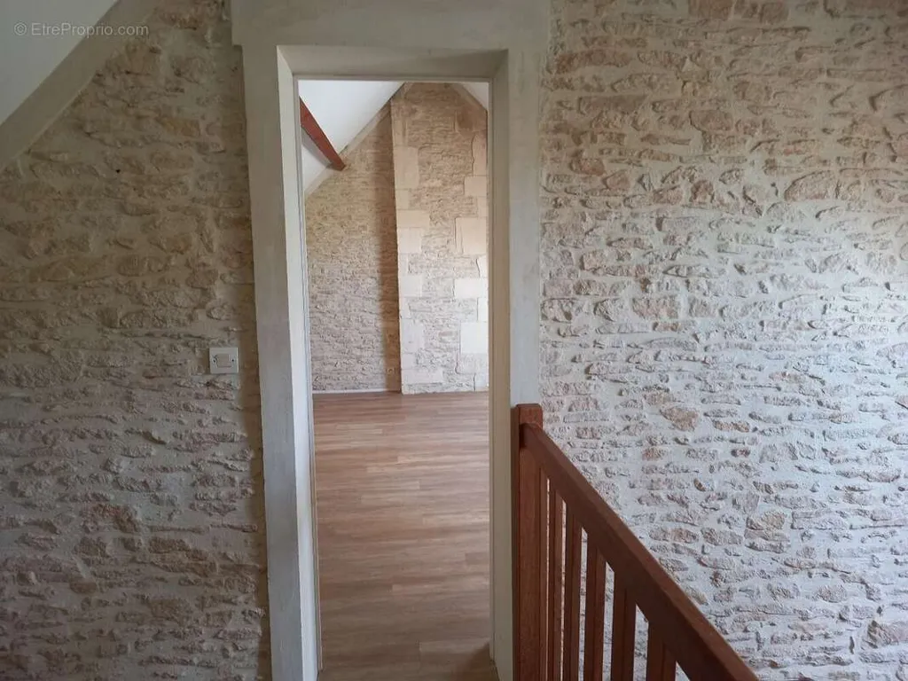 Pièces - Maison Ancienne avec Piscine à Rots