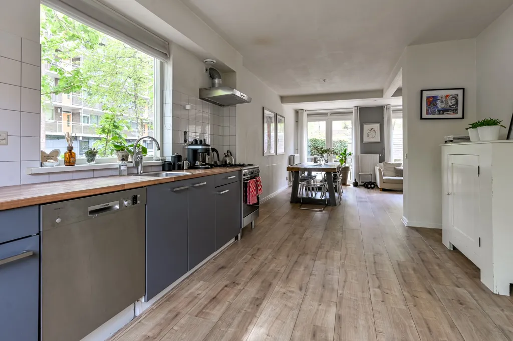 Cuisine - Extended Corner House with Garden in Heemstede