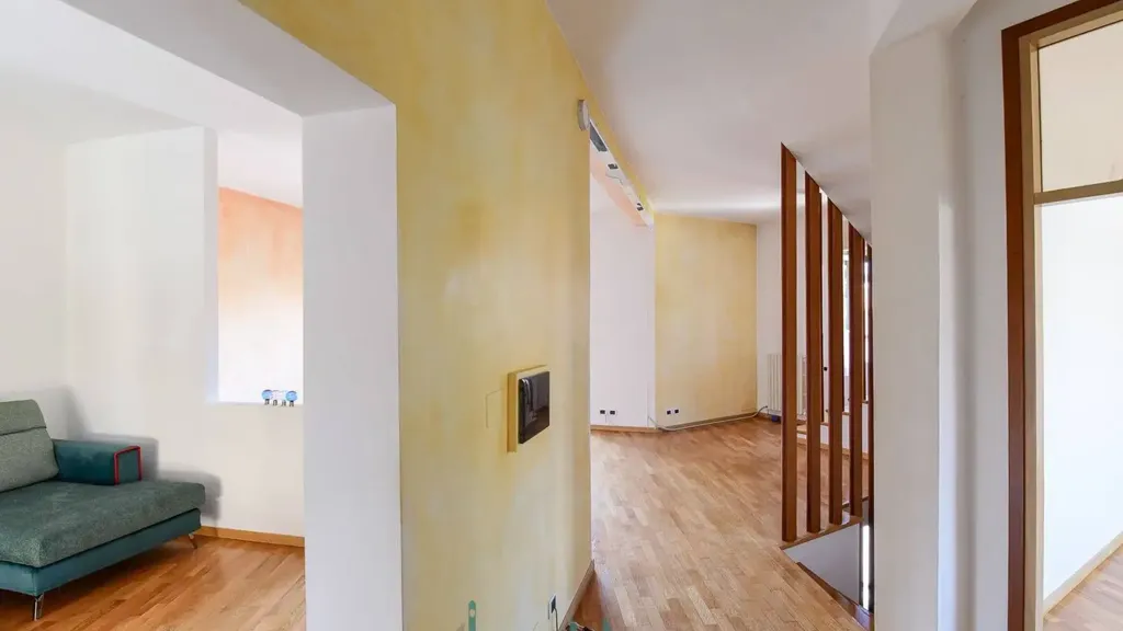 Esik - Semi-detached House with Garden in Giussano