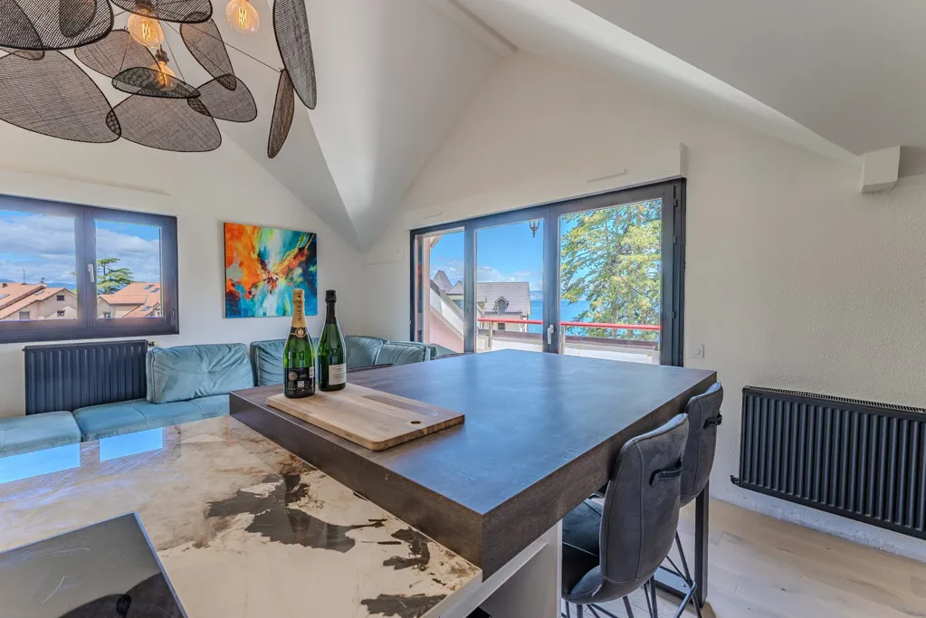 Elutuba - Luxury Lakefront Apartment in Publier