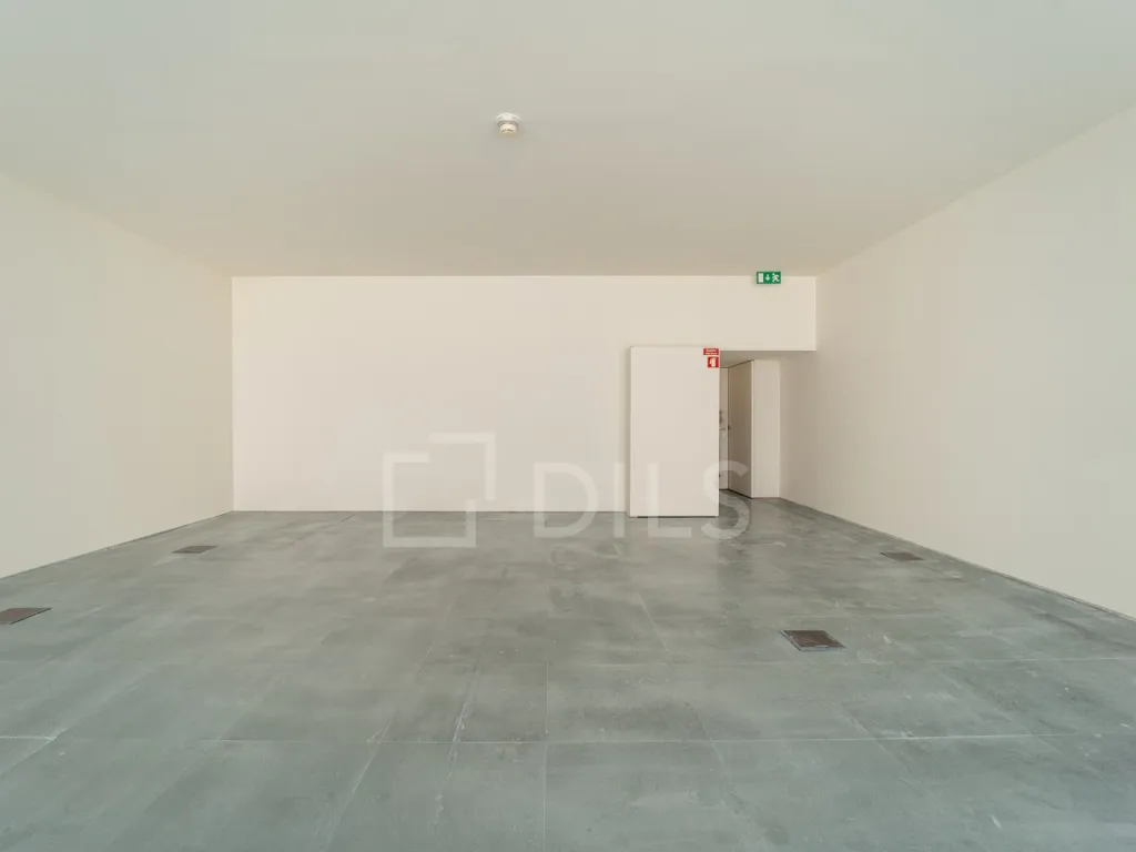 Pièces - Office with Open Plan in Boavista, Porto