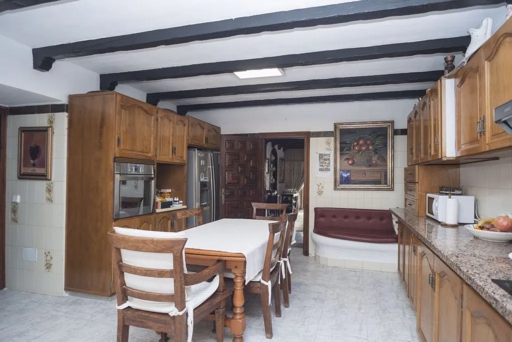 Cuisine - Luxury Villa with Pool in Marbella Centre