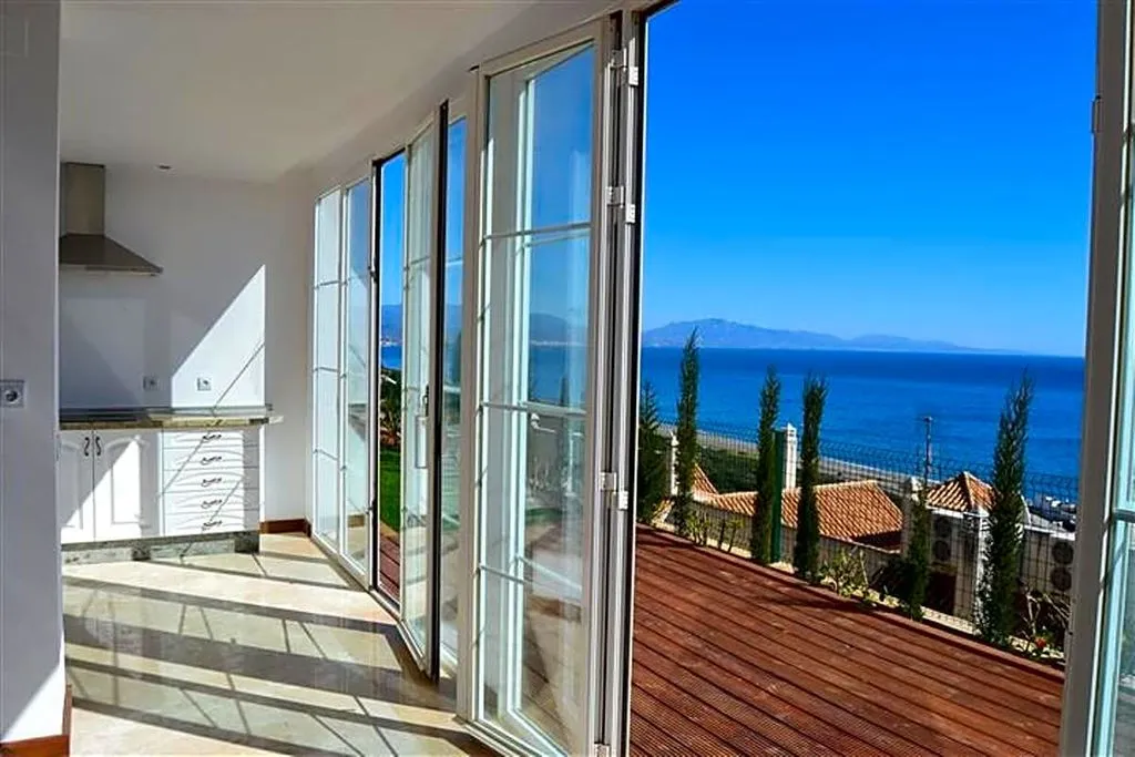 Terrass - Luxury Villa with Panoramic Views in La Duquesa