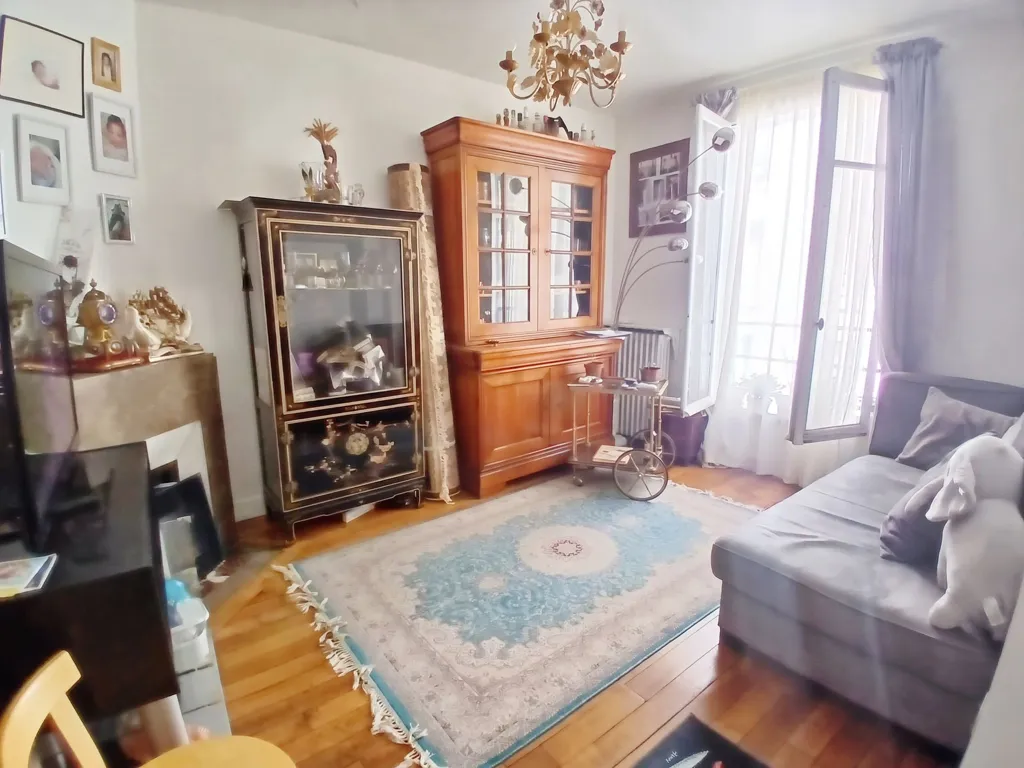 Séjour - Appartement 2 Pièces au Calme avec Ascenseur à Pyrénées