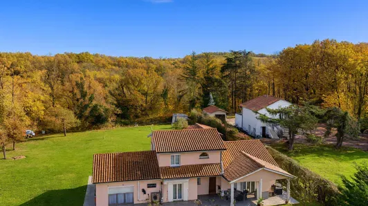 Vue aérienne - Maison en Pierre avec Piscine à Dommartin