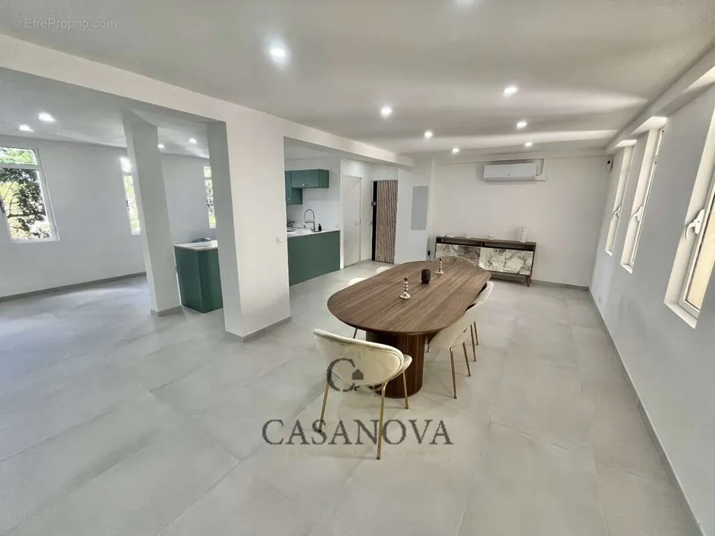 Salle à manger - Appartement Rénové avec Terrasse au Calme à Nîmes