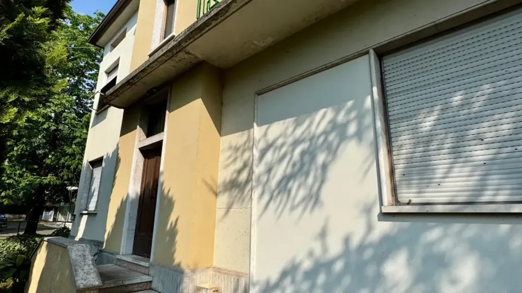 Spacious Apartment with Garden View in Brescia