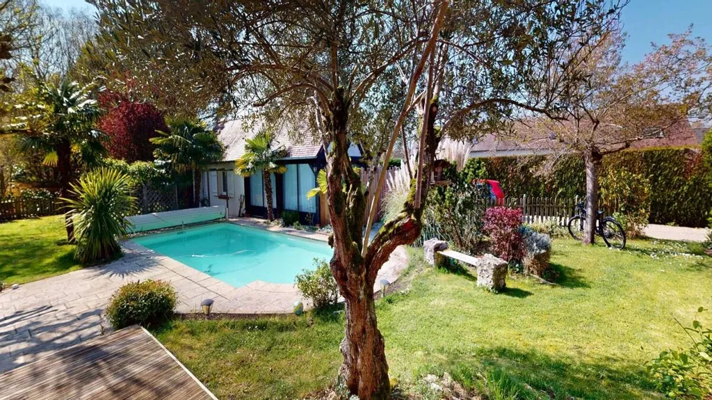 Piscina - Elegant House with Pool in Saint-Denis-En-Val