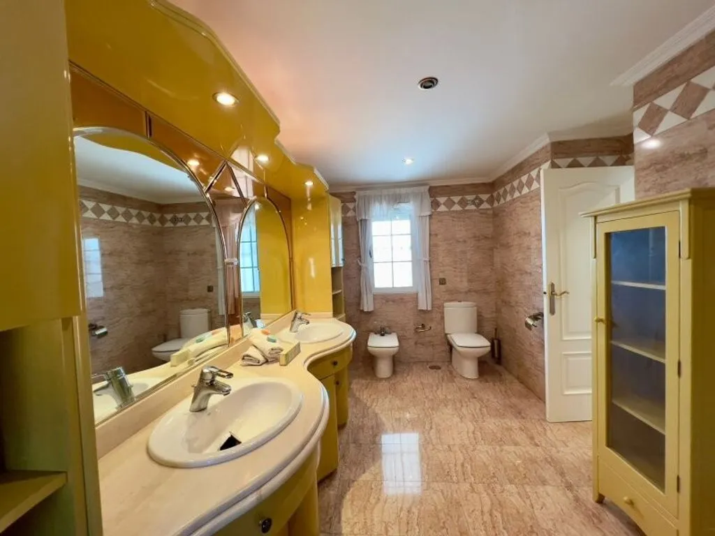 Vannitoad - Luxury Chalet with Pool in San Vicent del Raspeig