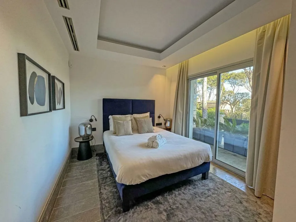 Bedrooms - 1950s Villa with Sea View in Cap d'Antibes