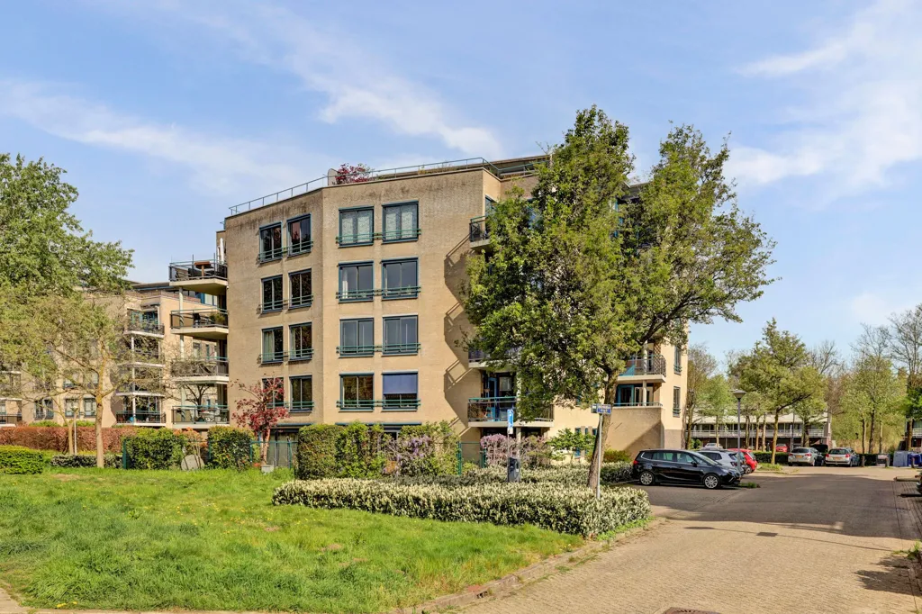 Esterno - Modernised 3-Bedroom Apartment with Balcony in Westerpark