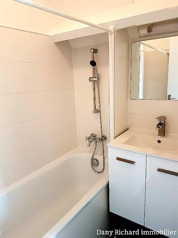Vannitoad - 1Bis Apartment with West View in Rennes Centre
