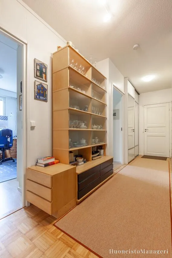 Hallway - Spacious 3-Bedroom Flat with Balcony in Olari, Espoo